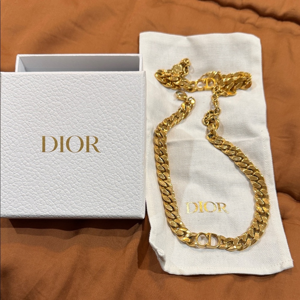Dior Luxurious Gold-Tone Necklace and bracelet set